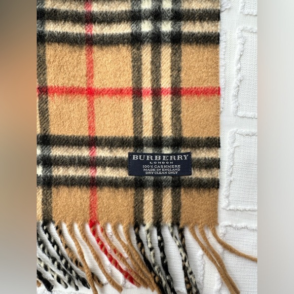 Burberry London Cashmere Iconic Check Scarf England - Picture 7 of 9